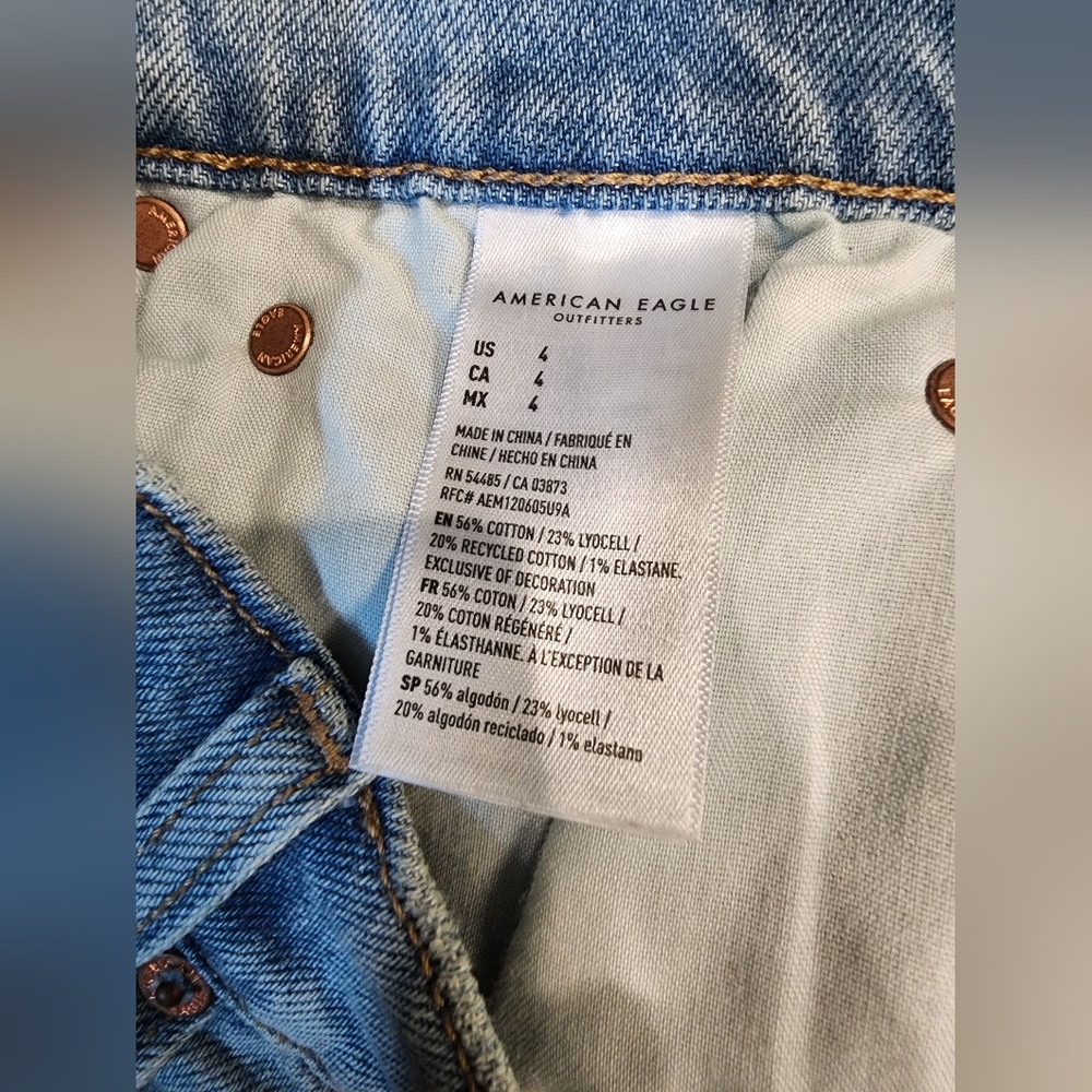 AE American Eagle Low Rise Ex Boyfriend Denim Light Jean Shorts Stretch NWOT 4 - Picture 14 of 15